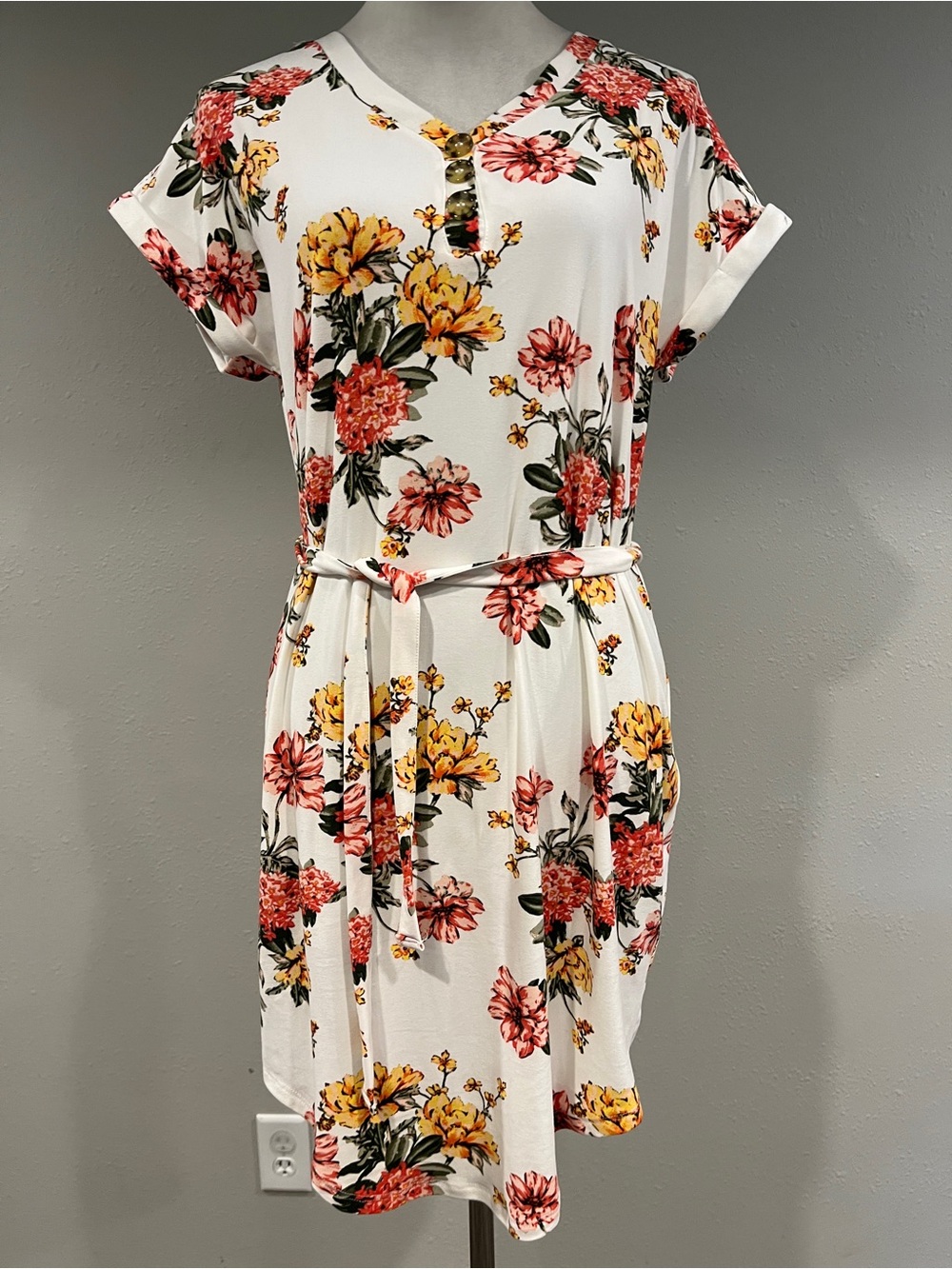 Floral Tie-Waist short sleeves casual V-Neck Dress size medium
